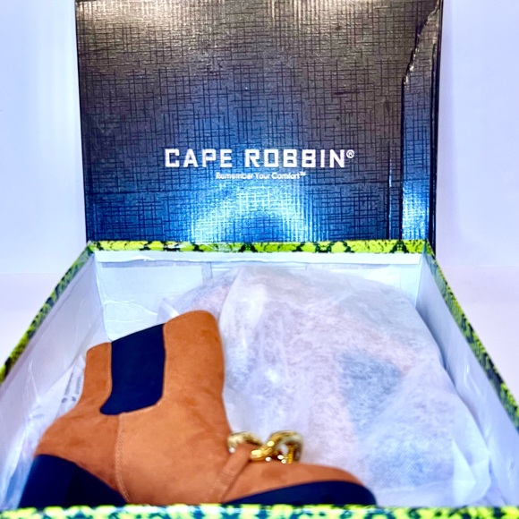 NWT Lux Chelsea Combat Ankle Boots - Chestnut Tan Brown w/Gold Chain Detail - Picture 10 of 12